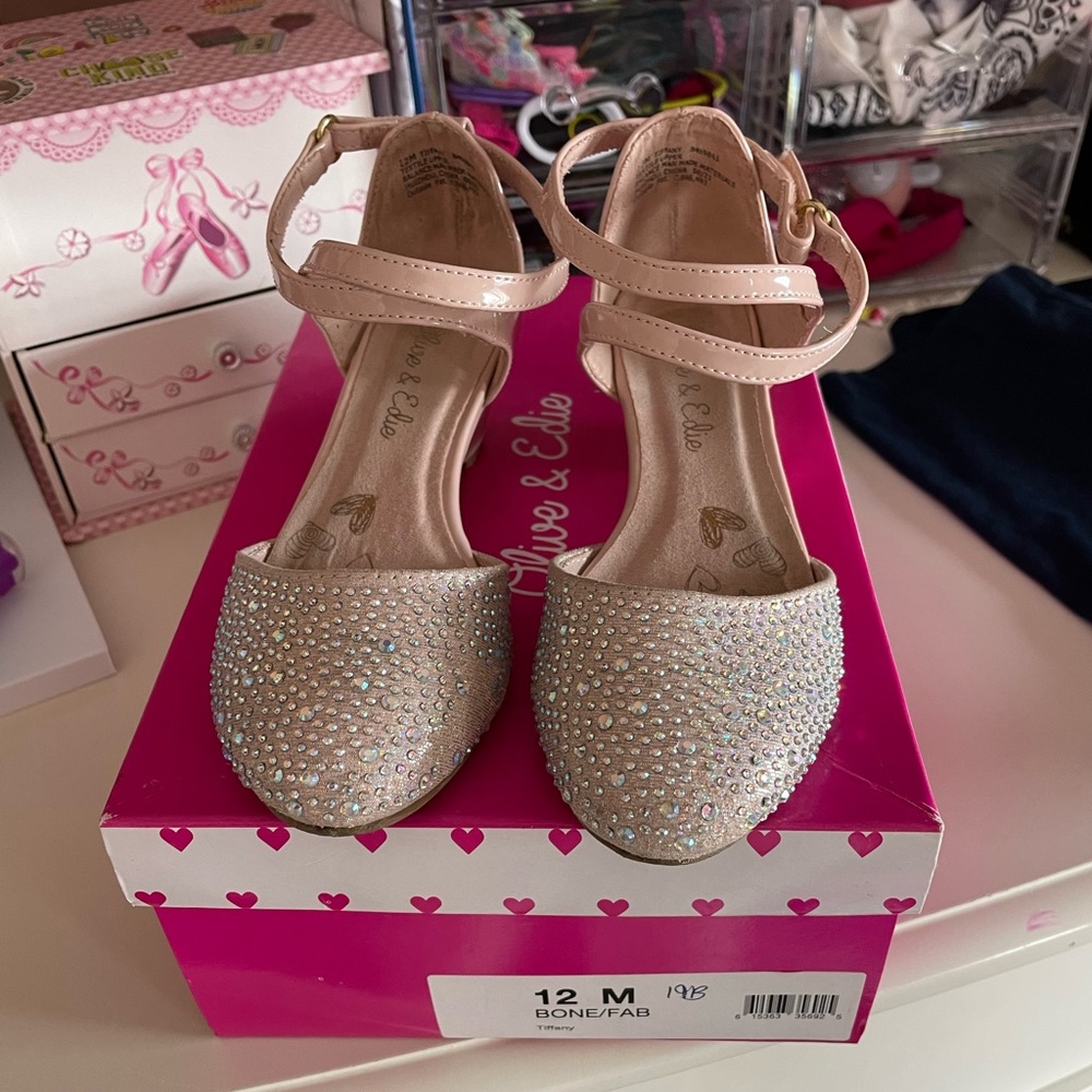 Girls shoes